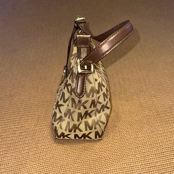 Michael Kors Brown Shoulder Bag with Signature Monogram - Picture 4 of 11